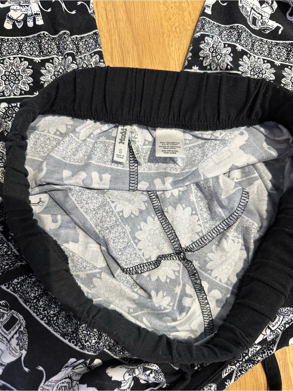 Black and White Elephant Print Jogger Pants with Elastic Waist Band Size Small - Picture 12 of 12